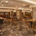Szálloda Ramada By Wyndham 5*