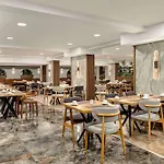 Ramada By Wyndham מלון דלמן