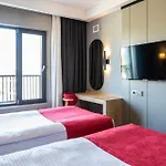Ramada By Wyndham فندق