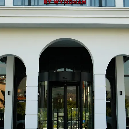 Ramada By Wyndham דלמן