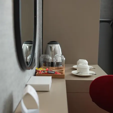 Ramada By Wyndham מלון