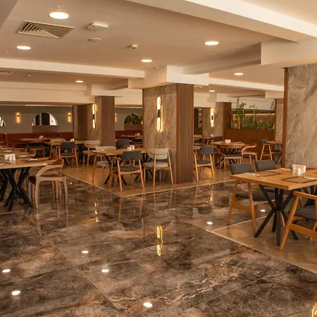 מלון Ramada By Wyndham 5*