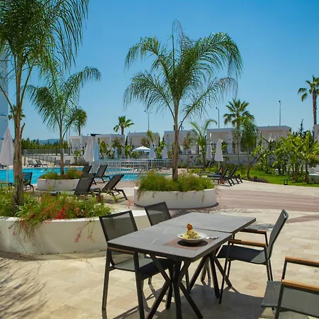 Ramada By Wyndham דלמן