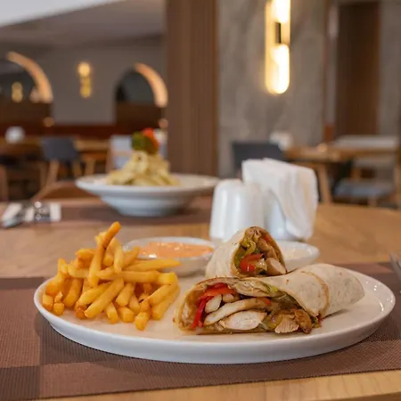 מלון Ramada By Wyndham 5*