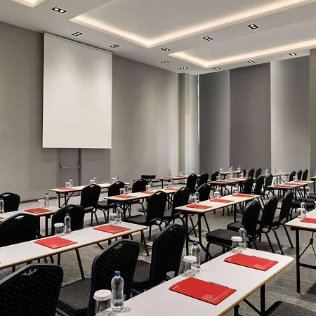 Ramada By Wyndham מלון 5*