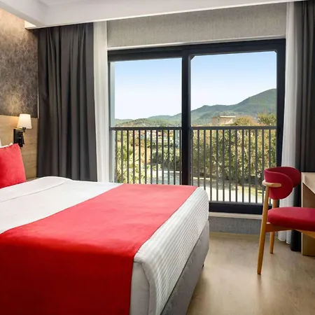 Отель Ramada By Wyndham 5*
