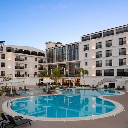 Ramada By Wyndham דלמן