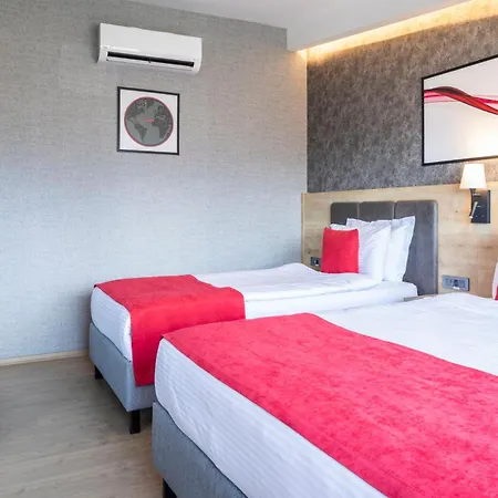 מלון Ramada By Wyndham דלמן