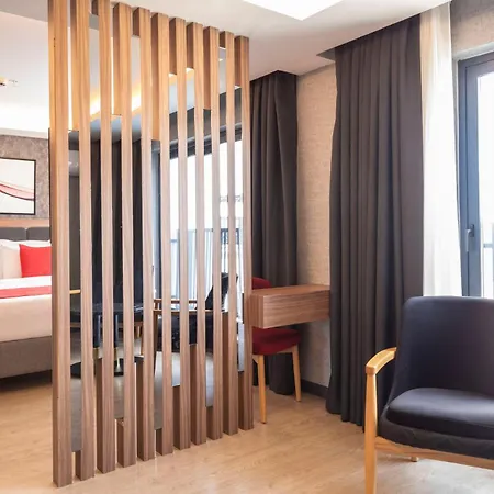 Ramada By Wyndham מלון 5*