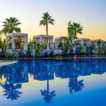 Отель Ramada By Wyndham 5*