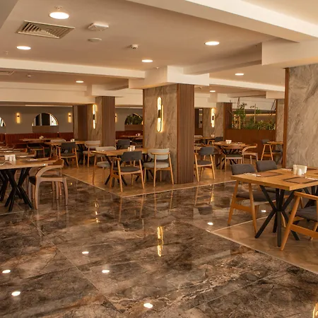 מלון Ramada By Wyndham 5*